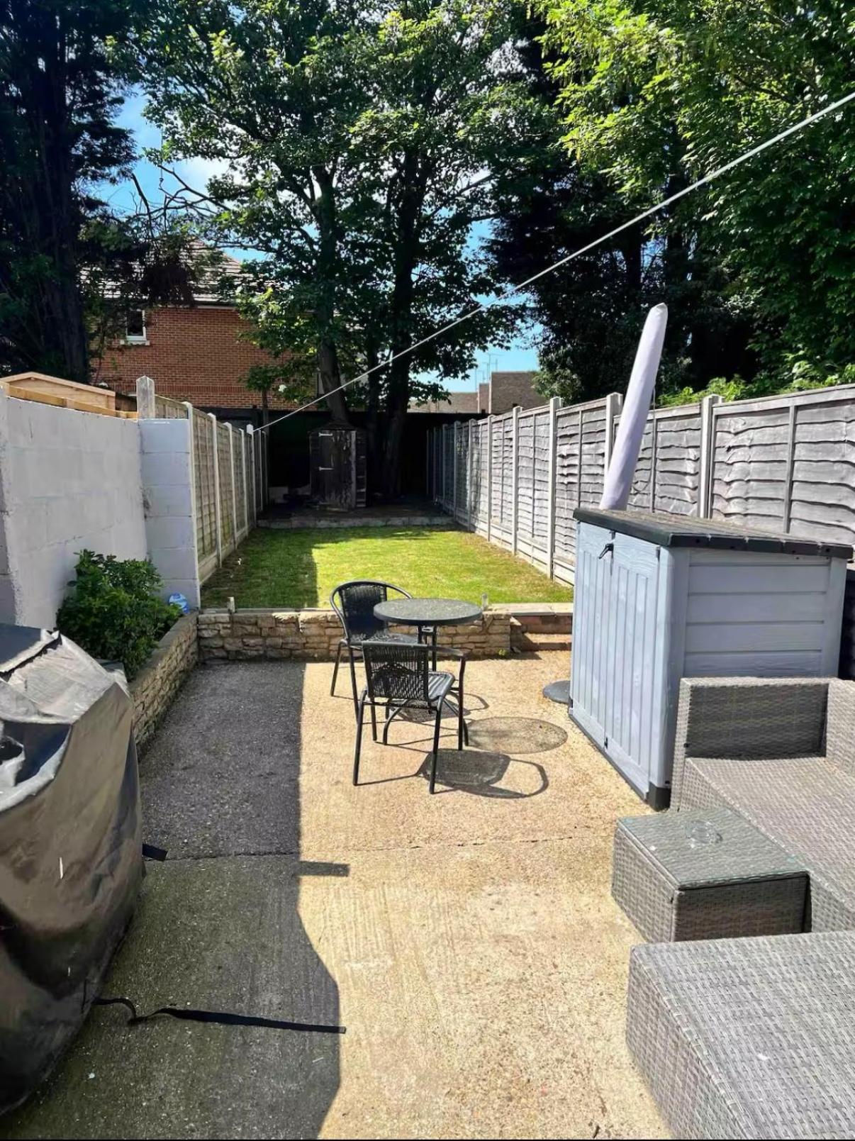 Modern 2 Bed House In Rainham, Kent - Central Location Рейнхем Экстерьер фото