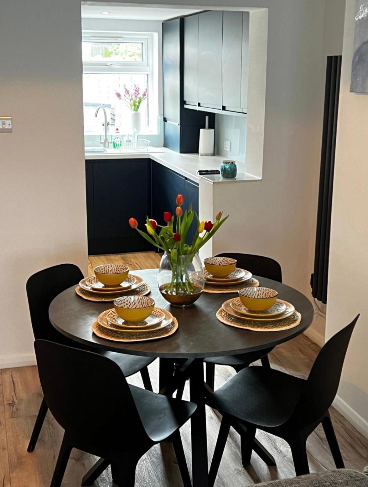 Modern 2 Bed House In Rainham, Kent - Central Location Рейнхем Экстерьер фото