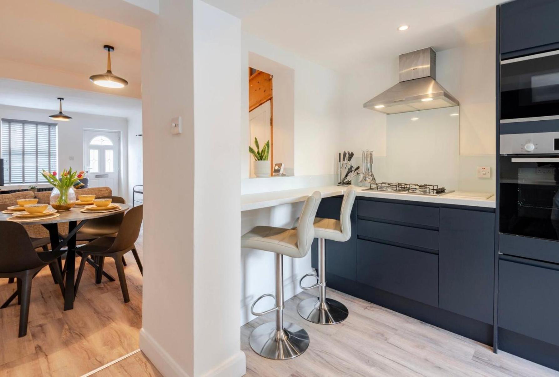 Modern 2 Bed House In Rainham, Kent - Central Location Рейнхем Экстерьер фото